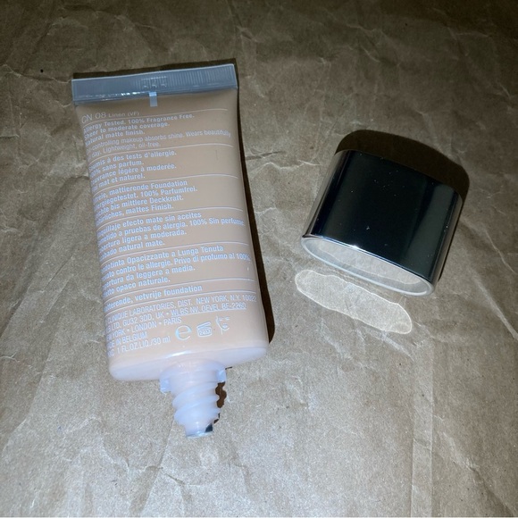 Clinique stay matte oil free makeup CN08 - Picture 3 of 4